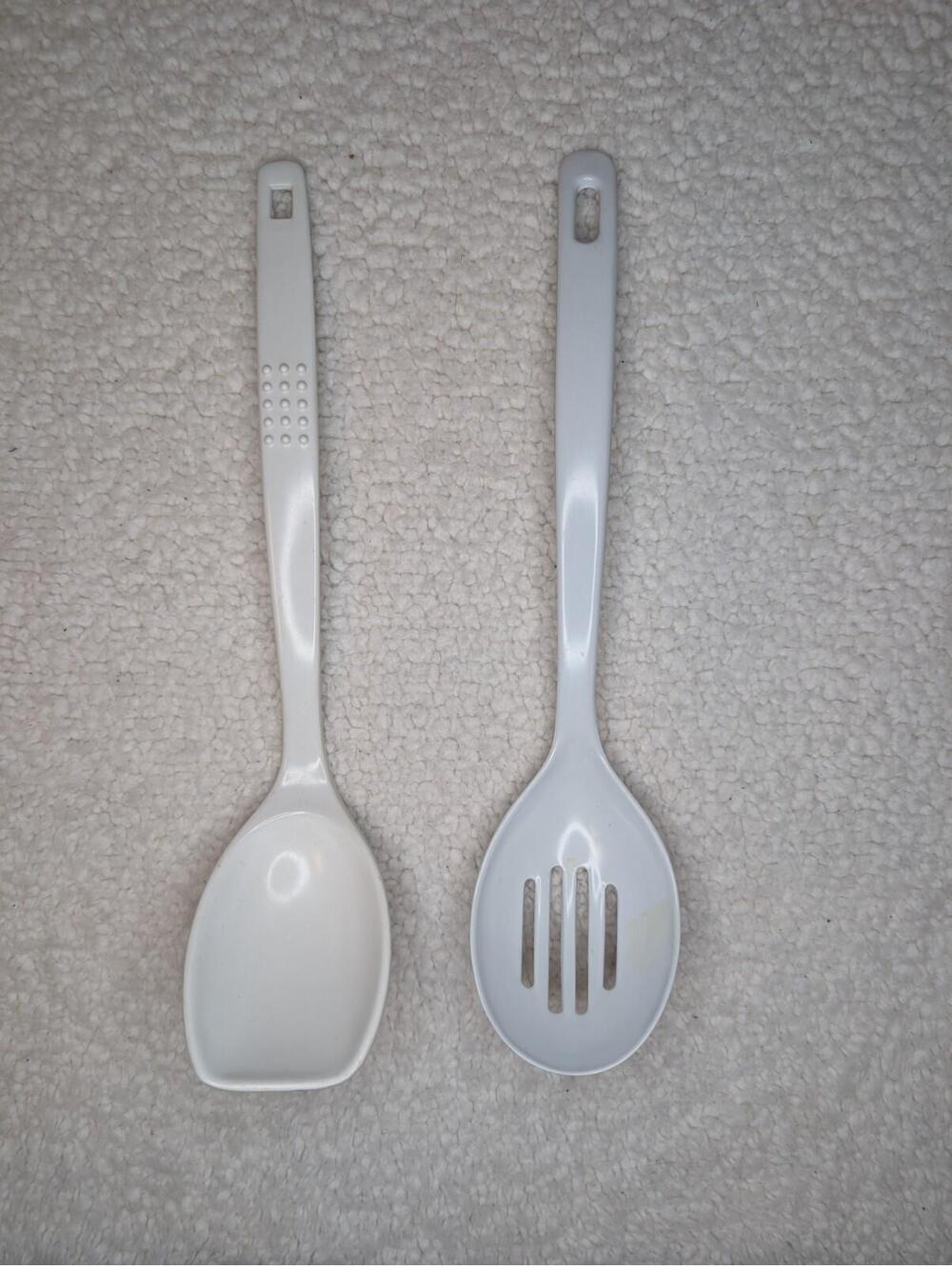 Lot of 2 Vintage Melamine Plastic Spoons Ladels Kamenstein White Slotted